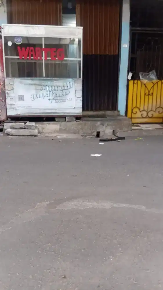 Dijual estalase edisi mau pulang kampung