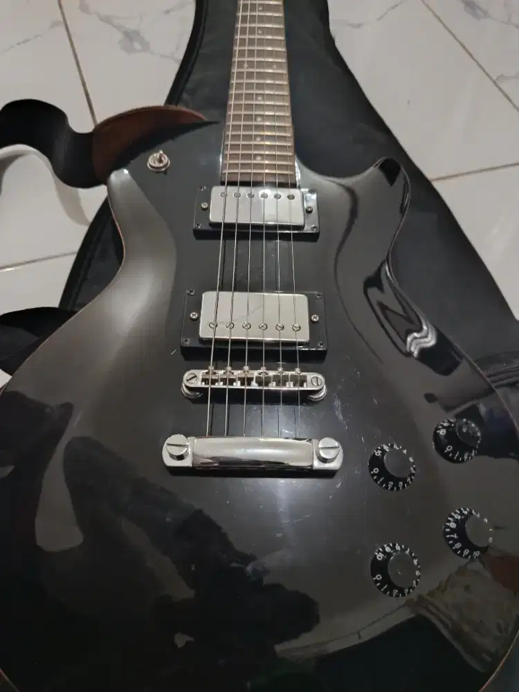 Gitar Listrik Genta GE 1 470 (model Les Paul)