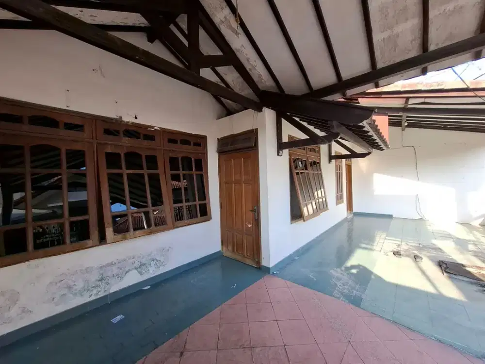 Disewakan rumah di Simpang Darmo Permai (LL)