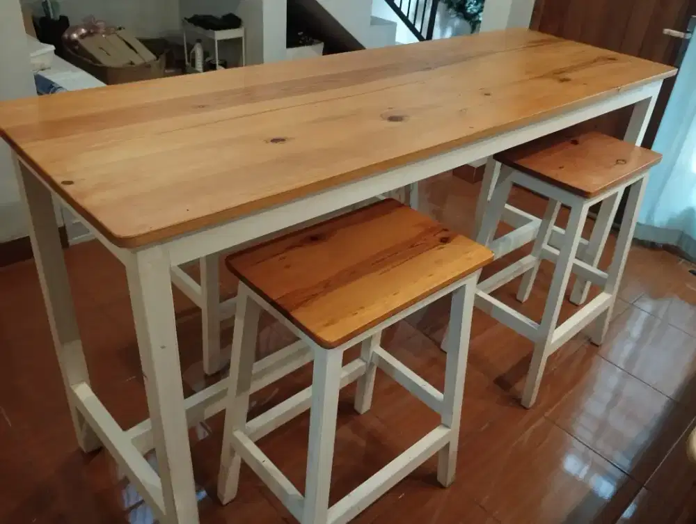 Meja makan model bar / warung