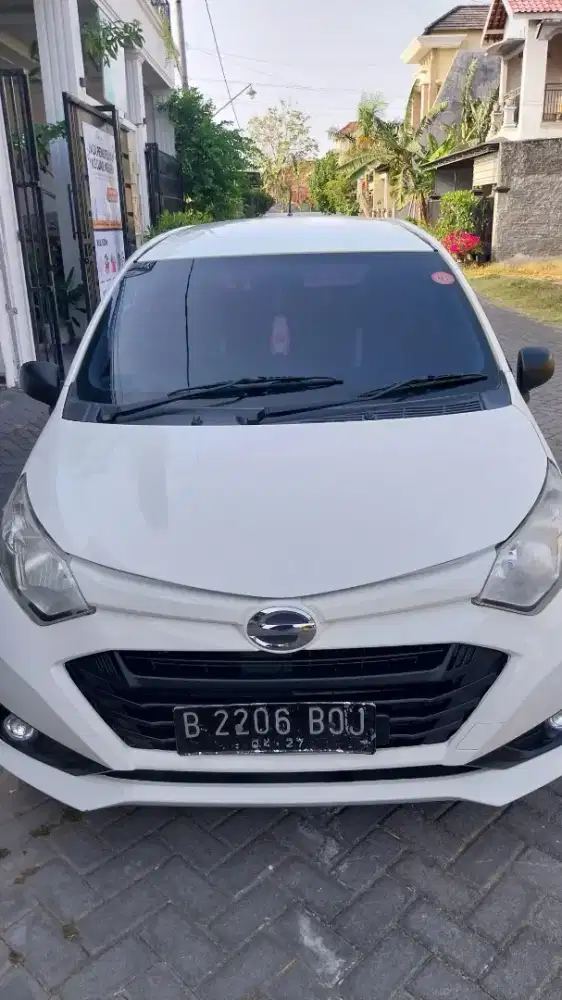 Sigra D 2017 putih