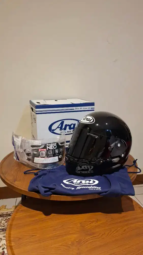 Arai Rapide Neo Gloss Black Original (Condition Like New)