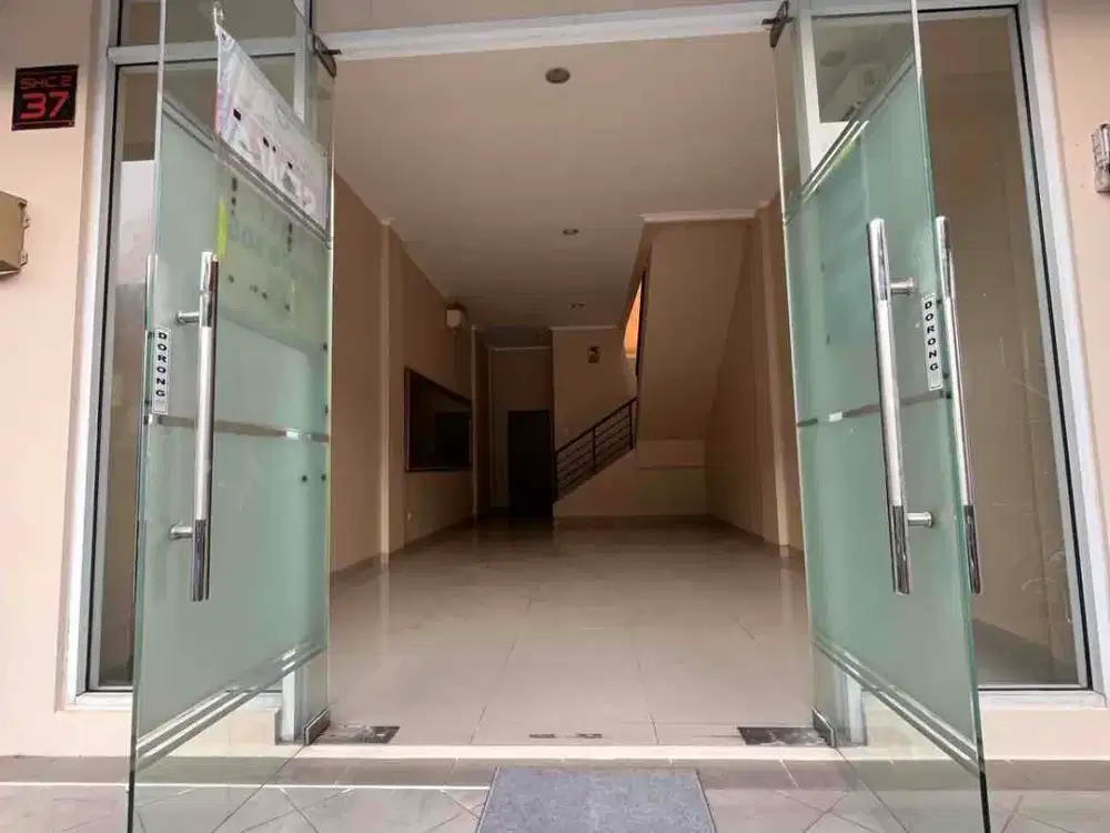 Disewakan Ruko Lokasi Strategis Madison Square  Kota Wisata Cibubur