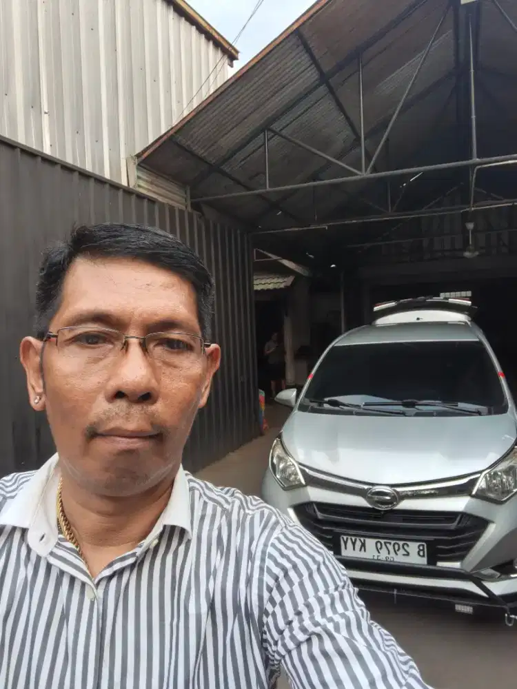Disewakan mobil dengan pengemudi