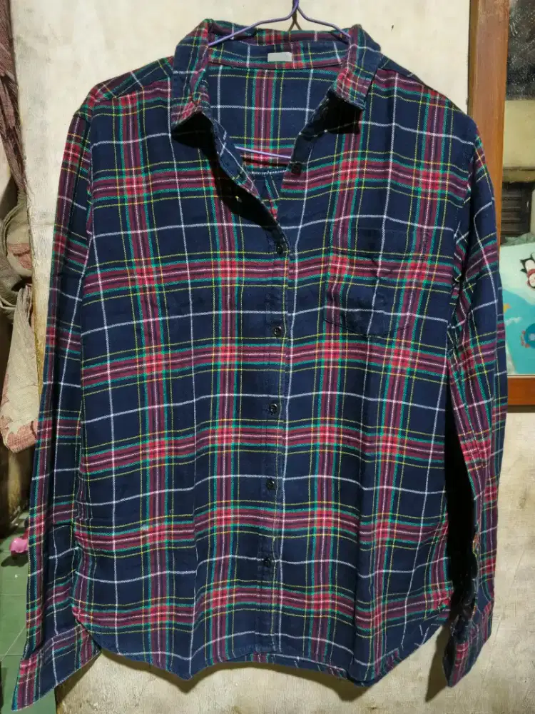 Kemeja Flanel Lengan Panjang Wanita Kotak-Kotak Preloved