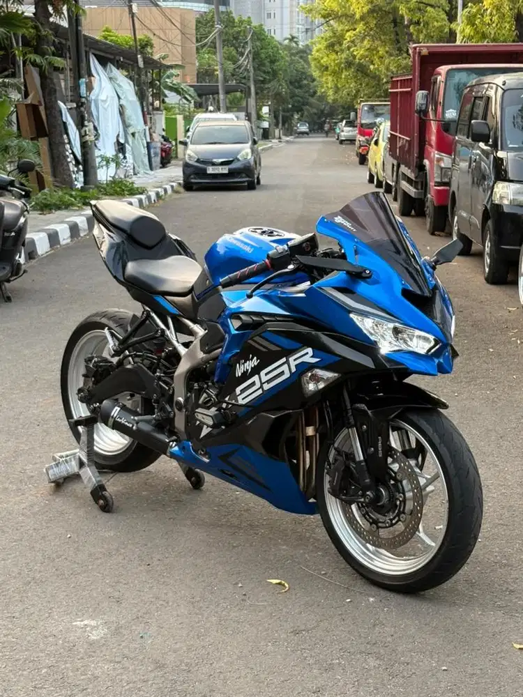 Kawasaki ZX25R Abs QS 2021 Blue Plasma Low KM!