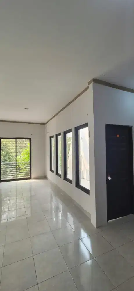Best Deal Rumah Hoek di Emerald Bintaro Sektor 9