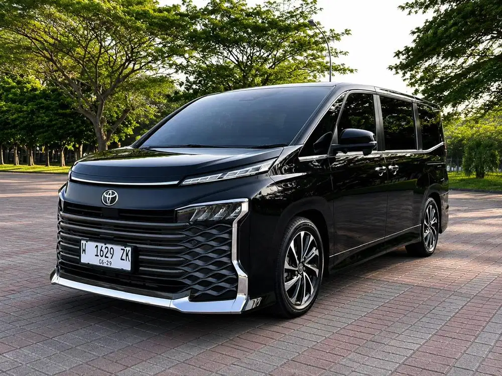 VOXY 2.0 AT 2024 low km ( Mini Alphard )