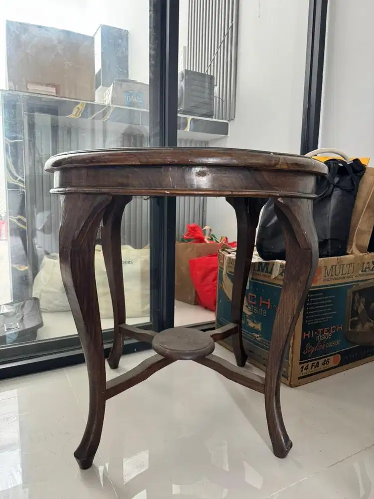 Meja bundar klasik - kayu jati