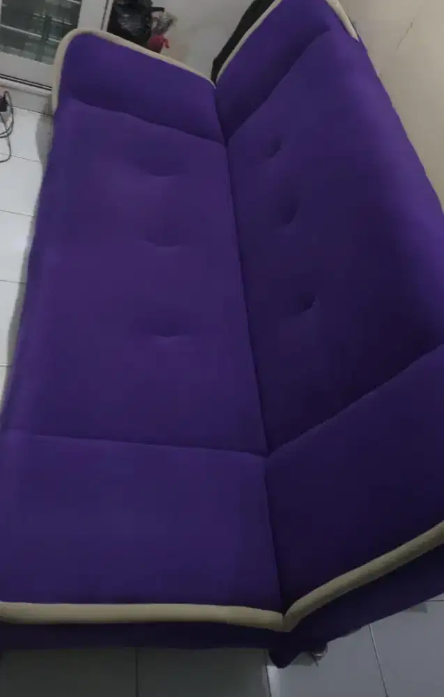 Sofa minimalis bersih