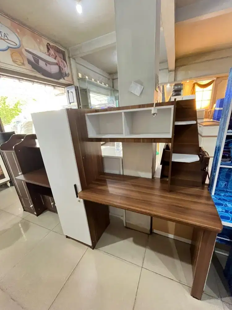 Meja belajar kayu