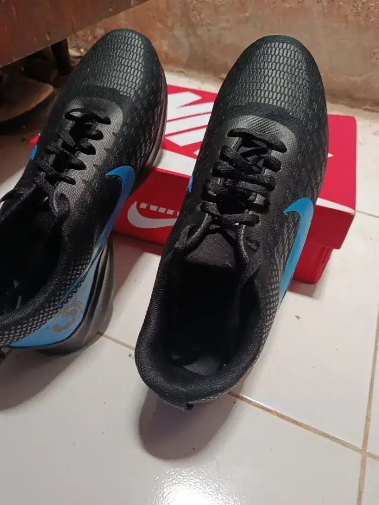 Sepatu Nike pria wanita