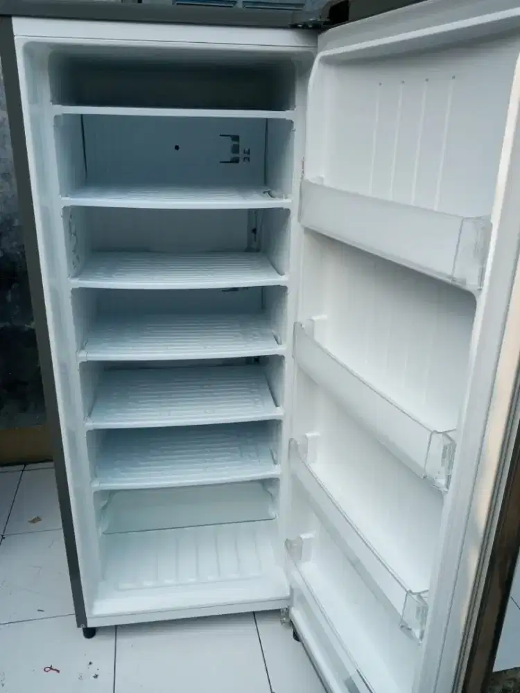 Freezer kulkas ukuran 6 rak normal no kendala merk LG INVERTER