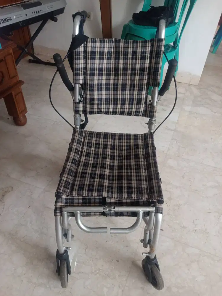 Kursi roda (rem masih bagus)