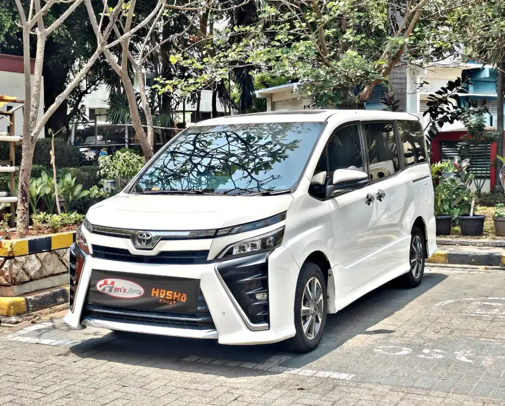 DP 5jt KM LOW TOYOTA VOXY 2019 PUTIH TERAWAT