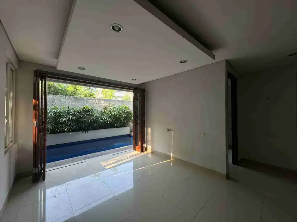 DIJUAL RUMAH NYAMAN RAPI DENGAN PRIVATE POOL LOKASI CILANDAK