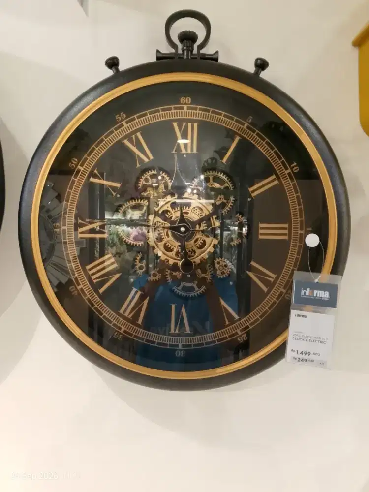 Wall clock gear