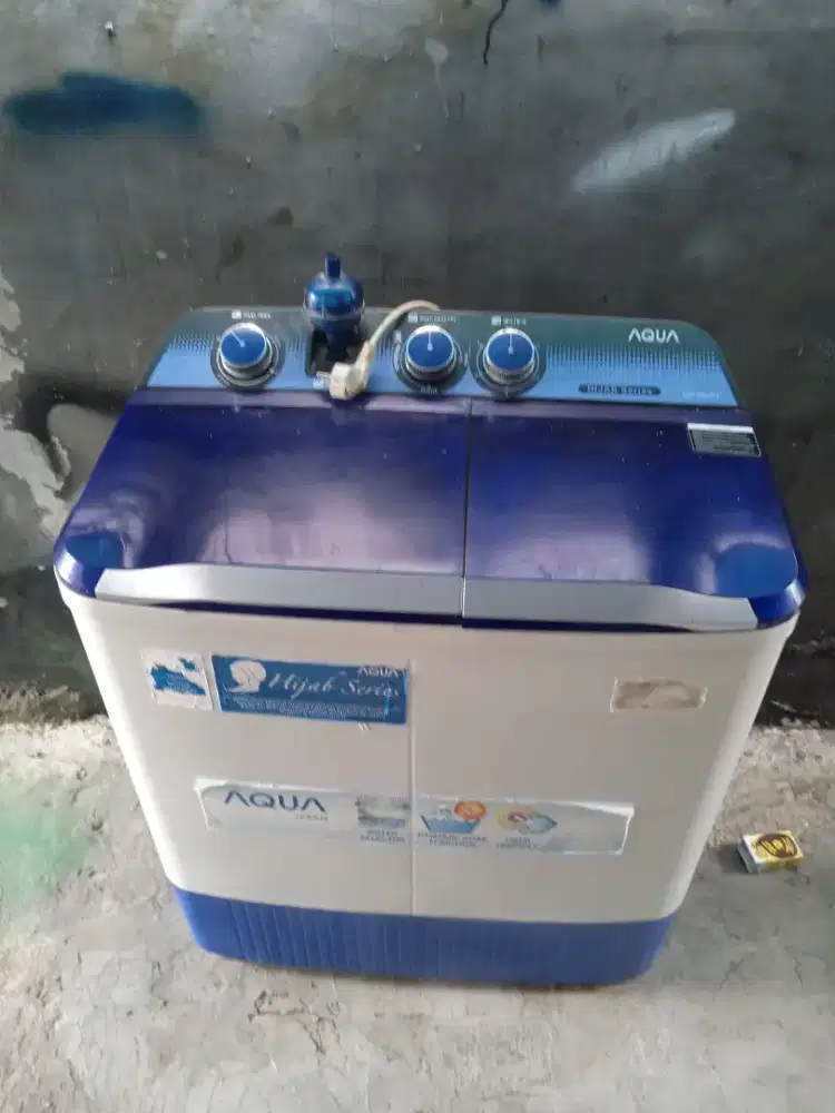 mesin cuci  2 tabung aqua
