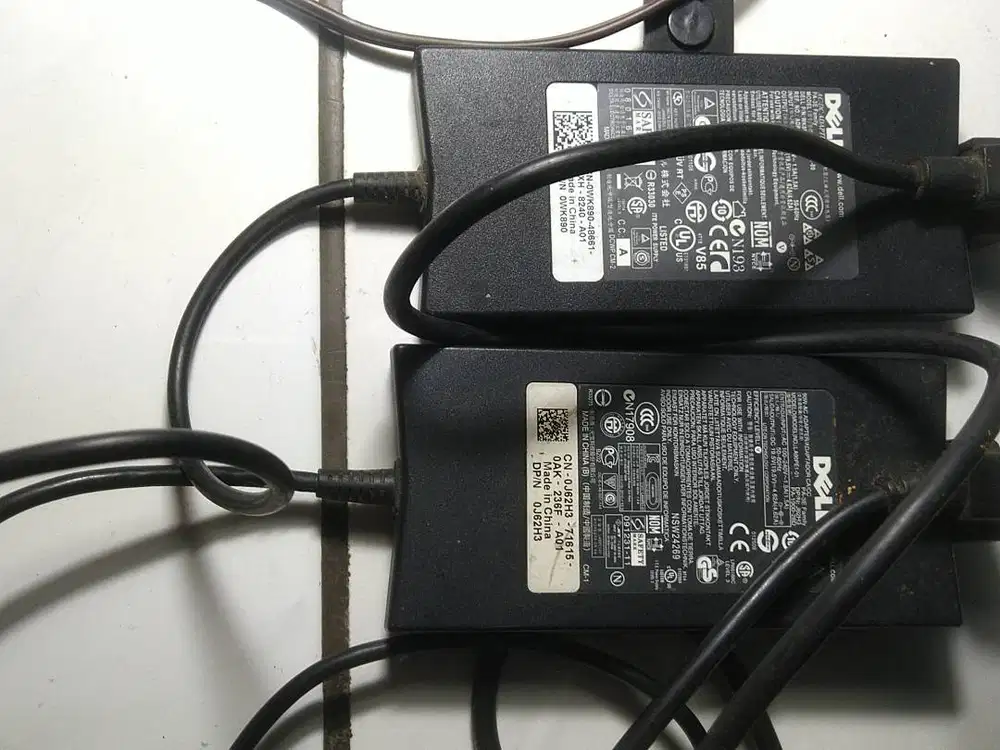 2 Pcs Adaptor Dell Slim Lubang besar 19,5 V x 4,62 A. Harga satuan