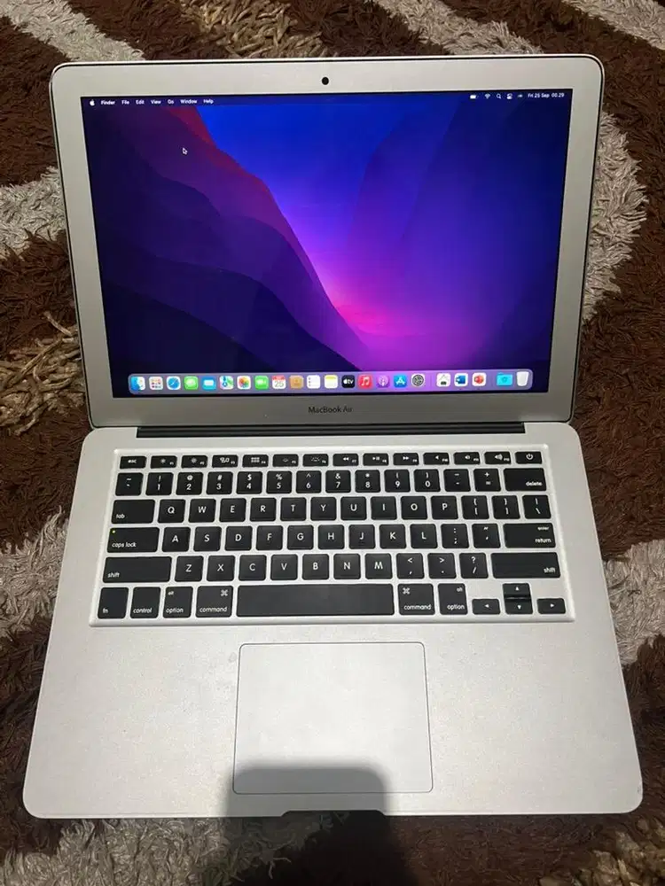 Macbook air 13 inch 2015 8/128 gb