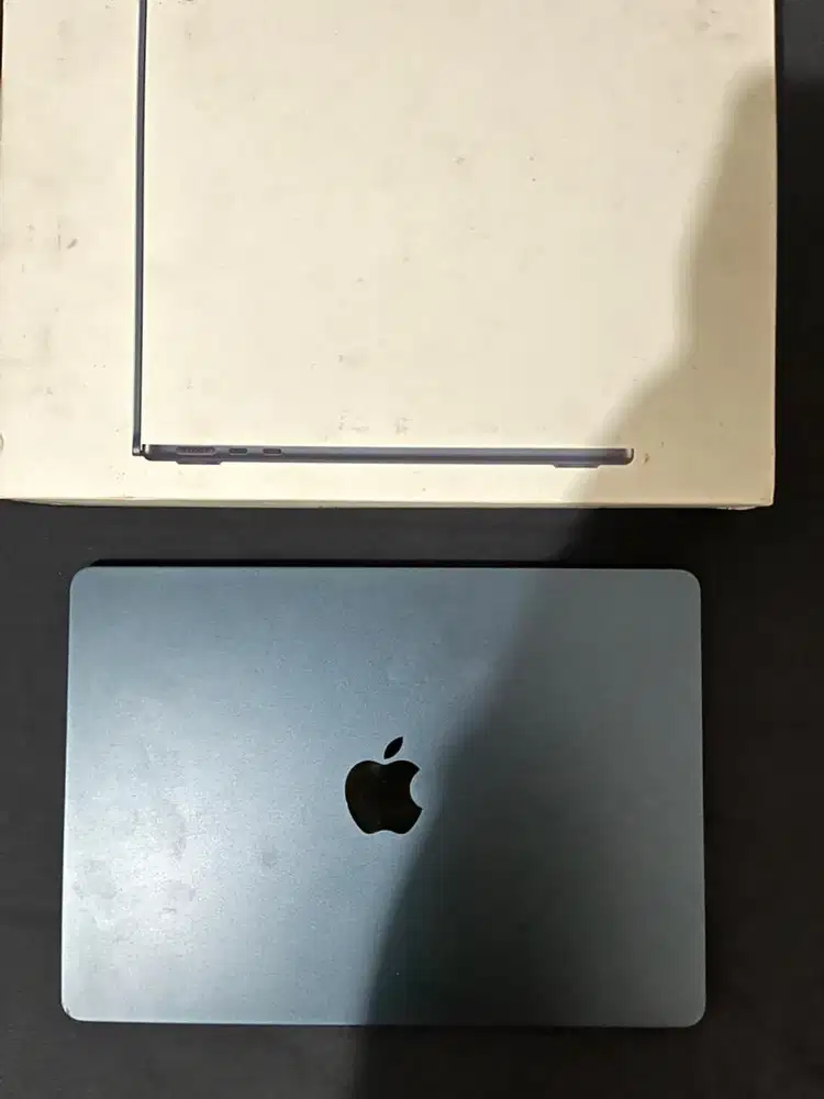Macbook M3 2024 8/256