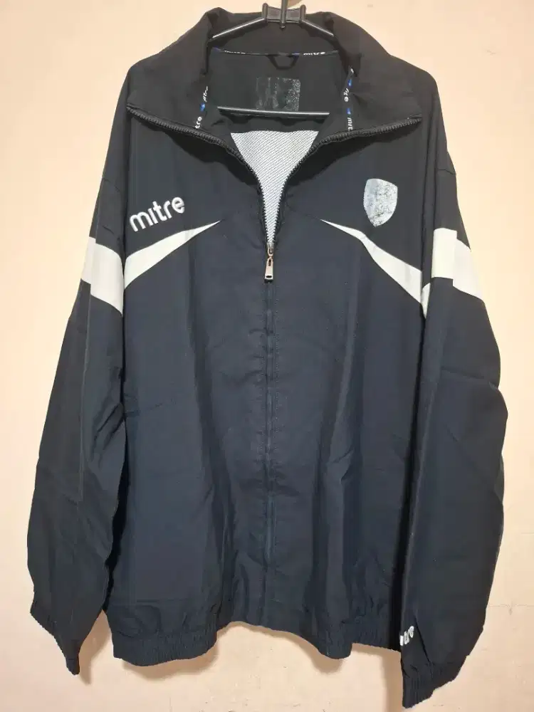 jaket parasut mitre hitam size XL