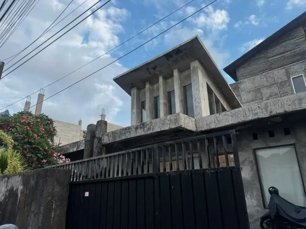 Dijual Tanah Bonus Bangunan 2 Lantai di Griya Abasan Denpasar Barat