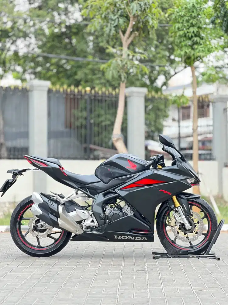 HONDA CBR 250RR OLD NON ABS 2017 BLACK KM LOW PAJAK PANJANG SUPERB