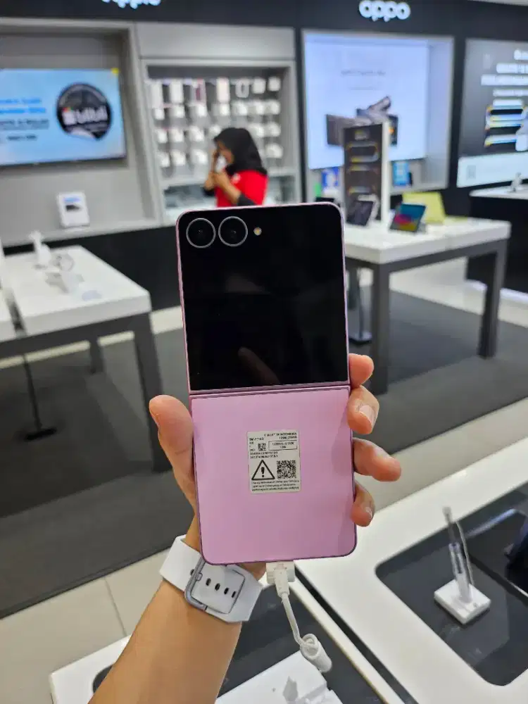 SAMSUNG GALAXY ZFLIP8 256 GARANSI RESMI SEIN 1 TAHUN