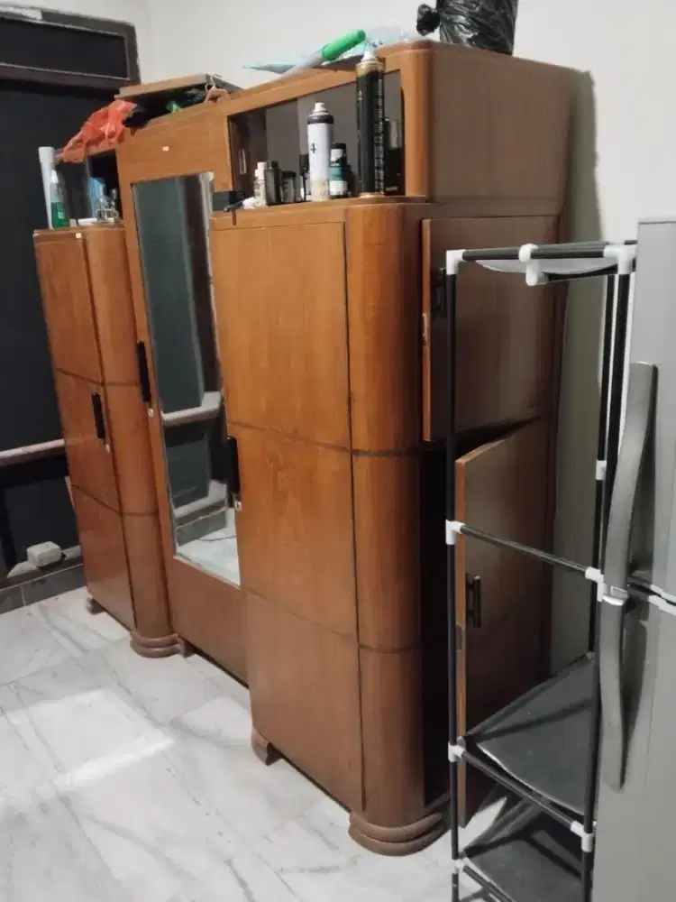 Lemari kayu jati