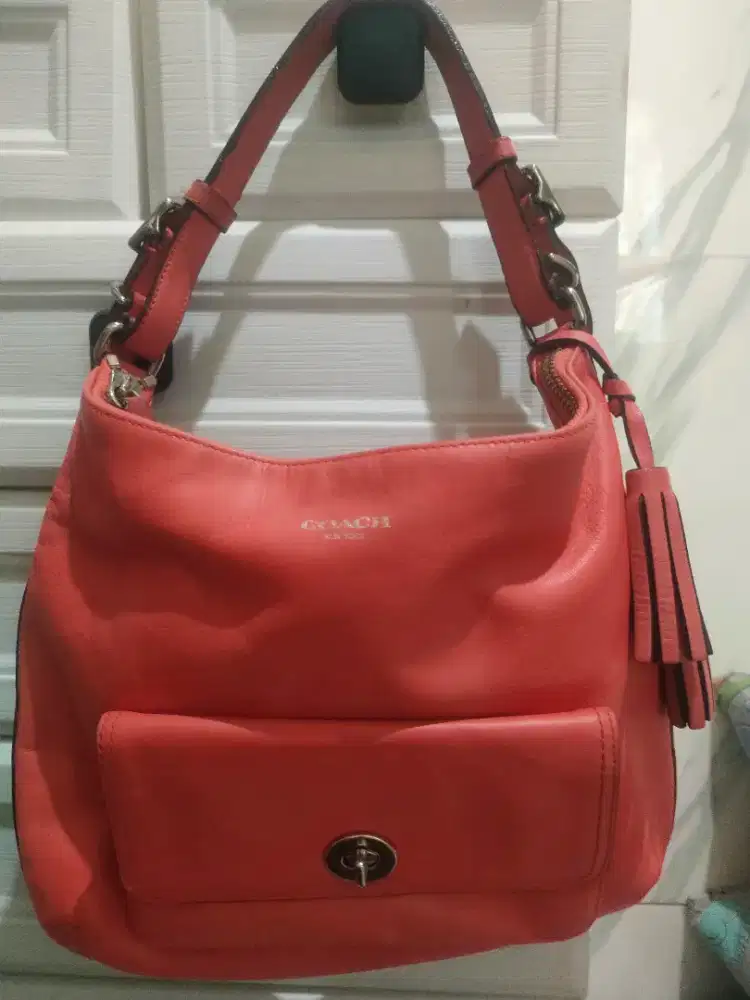 Coach hobo masih ada di butik