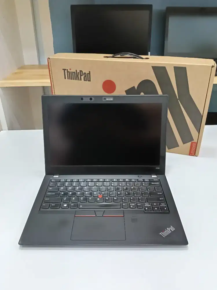 Lenovo Thinkpad X280 touchscreen Intel core i7 gen 8 ram 8gb SSD 128gb