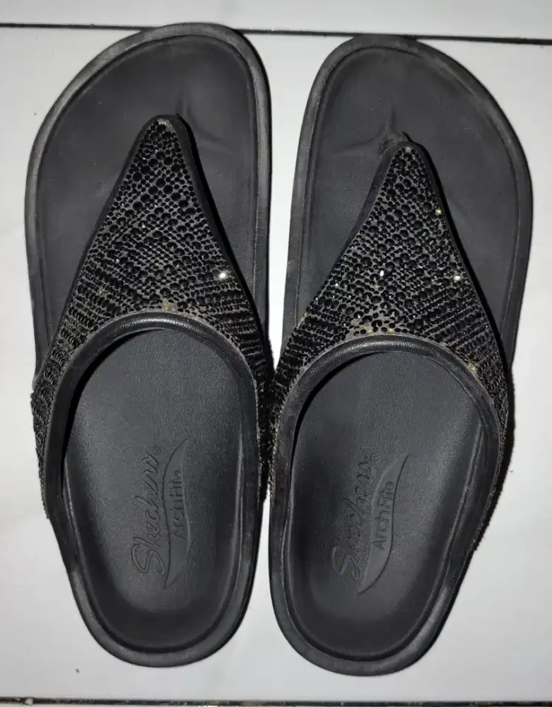 Sendal skechers archfite