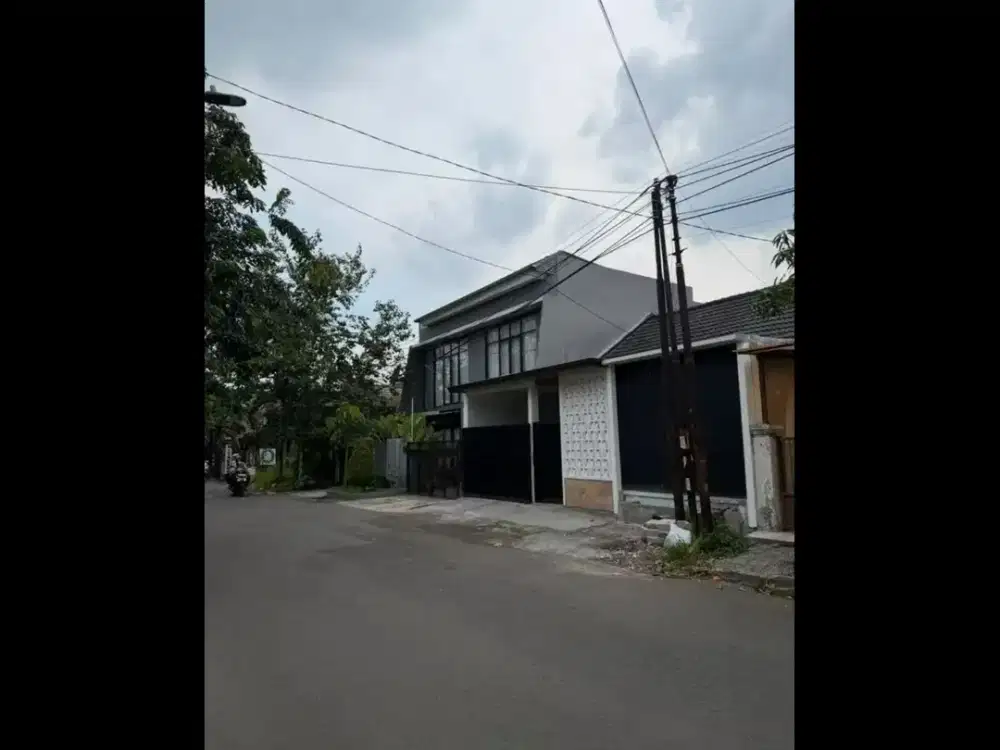 Dijual Rumah Strategis Cocok Usaha Dekat UPN Surabaya SHM 1.79M Nego