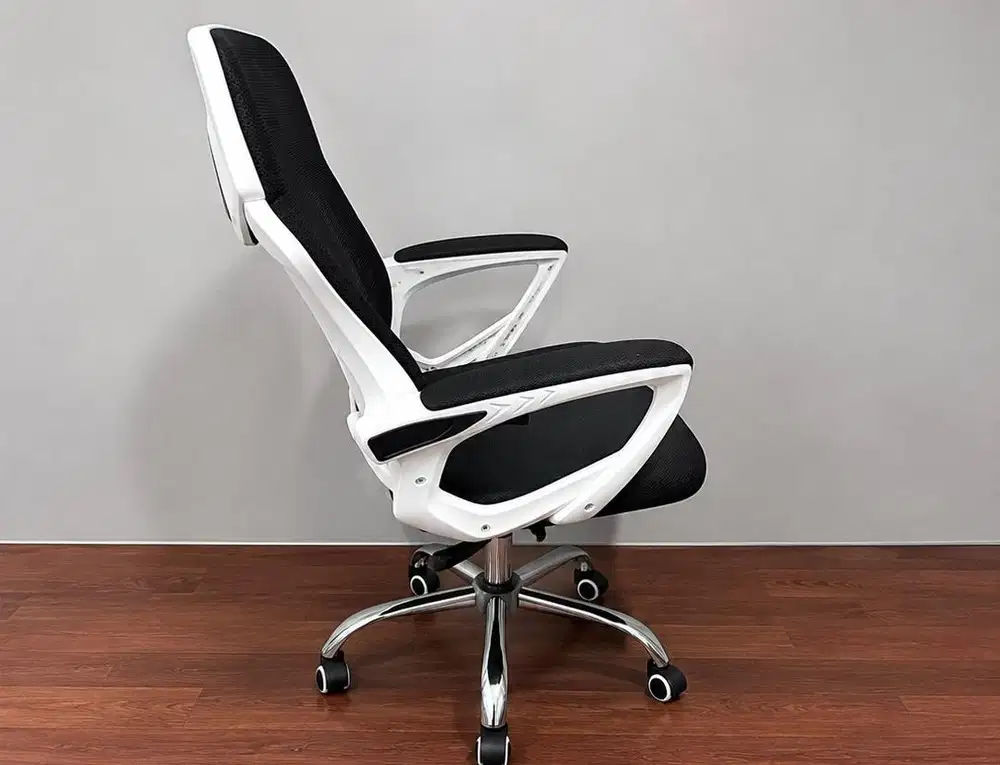 Set meja & kursi gaming kondisi baik