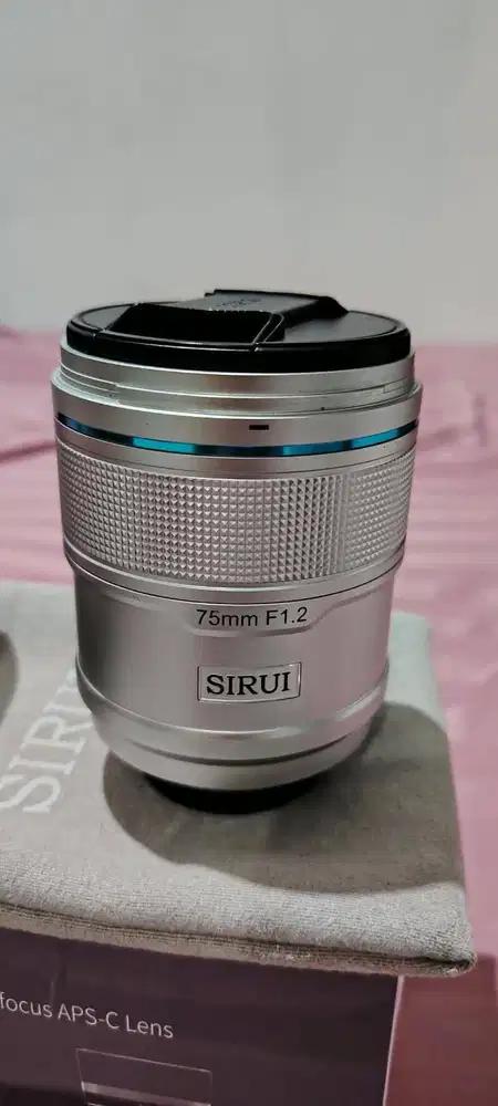 Sirui sniper 75mm f1.2 Fujifilm
