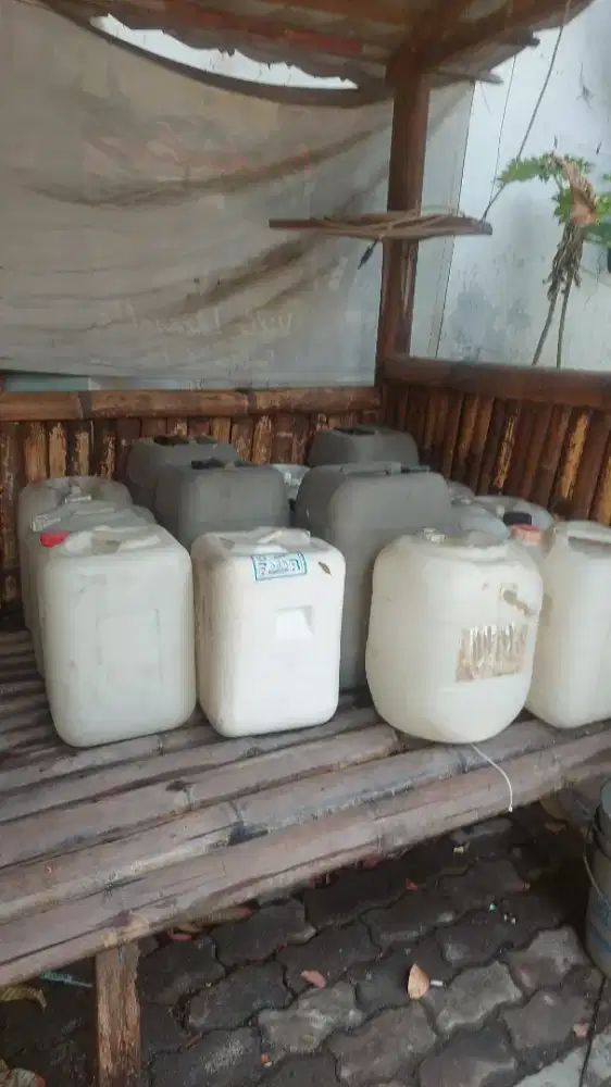 Jual jerigen 50 liter bekas 25rb per jiregen
