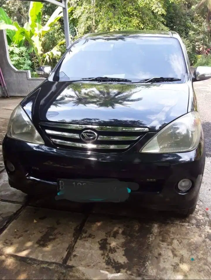 Jual daihatsu xenia xi 1300 cc,th 2005,manual,warna hitam,siap pakai