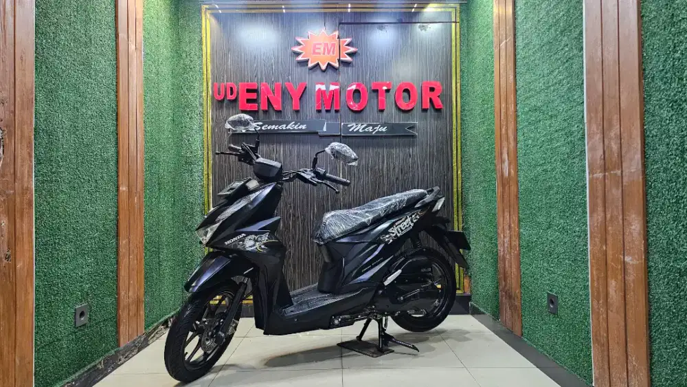 UD ENY MOTOR - Honda New Beat Street thn 2022 mulus
