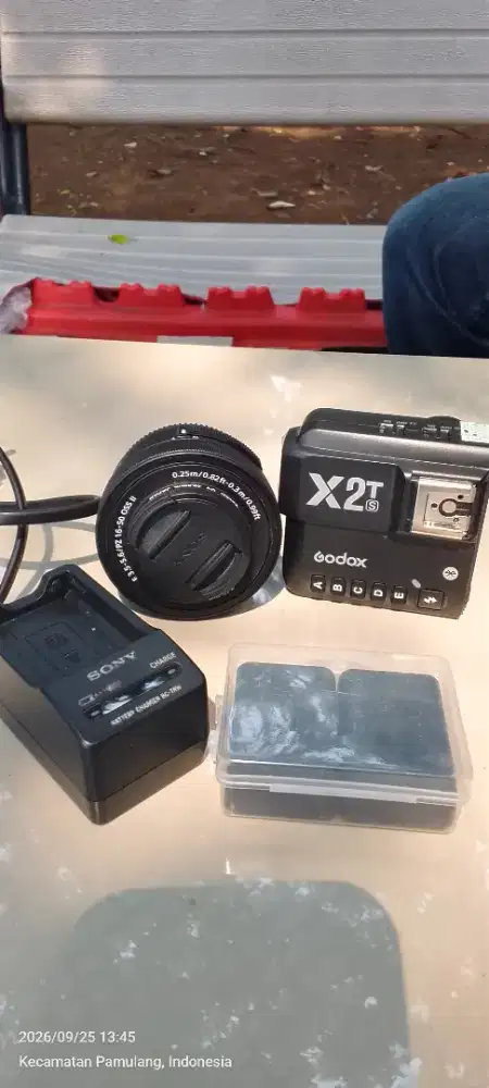 Jual lensa kamera ,batere plus charger, blitz