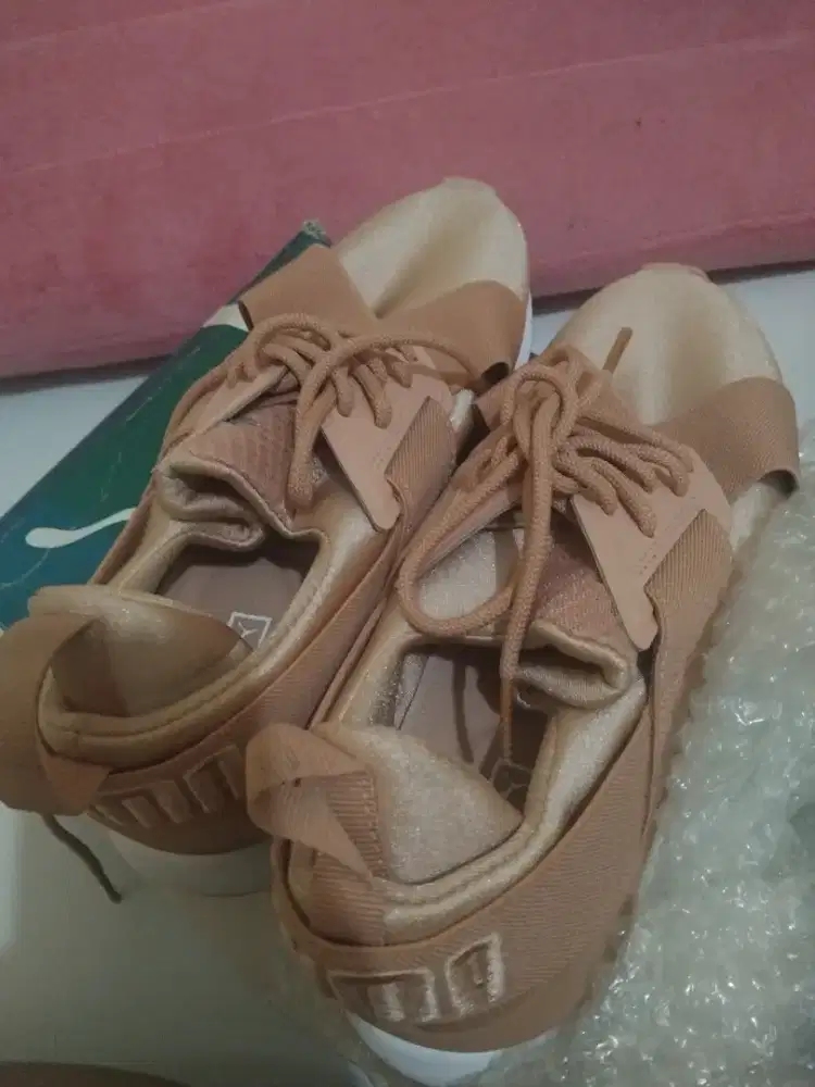 Sepatu original puma wanita