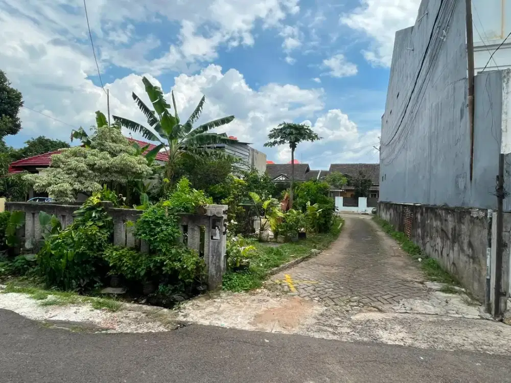 Dijual Tanah + 4 Rumah Srengseng Kembangan Jakarta Barat, LT 1.183 m², SHM, Rp 15 M Nego