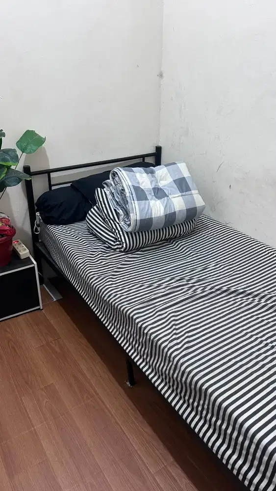 Dipan Besi Single Bed 90x200 cm Hitam – Rp400.000 Nego