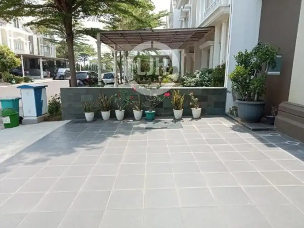 Rumah Semi Furnished di JGC Cluster South Thames Cakung Jakarta Timur