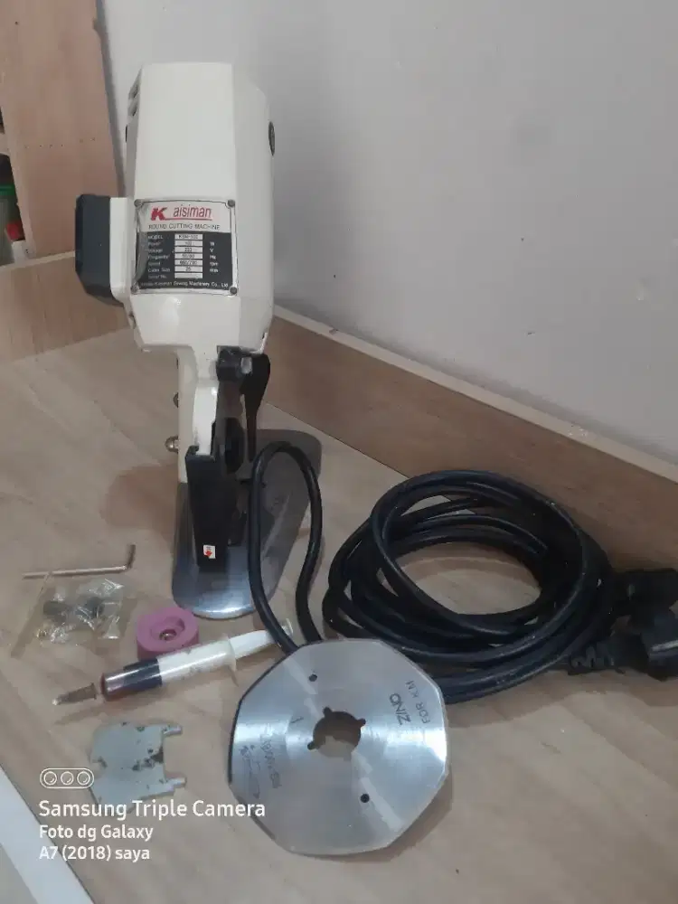 Dijual Cepat Mesin Potong Bahan/Kain