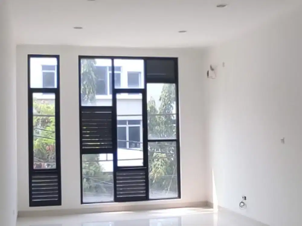 Dijual Ruko Aries Utama Puri Jakarta Barat, 3.5 Lantai, LT 56 m², LB 100 m², SHM, Rooftop, Rp 3.9 M Nego