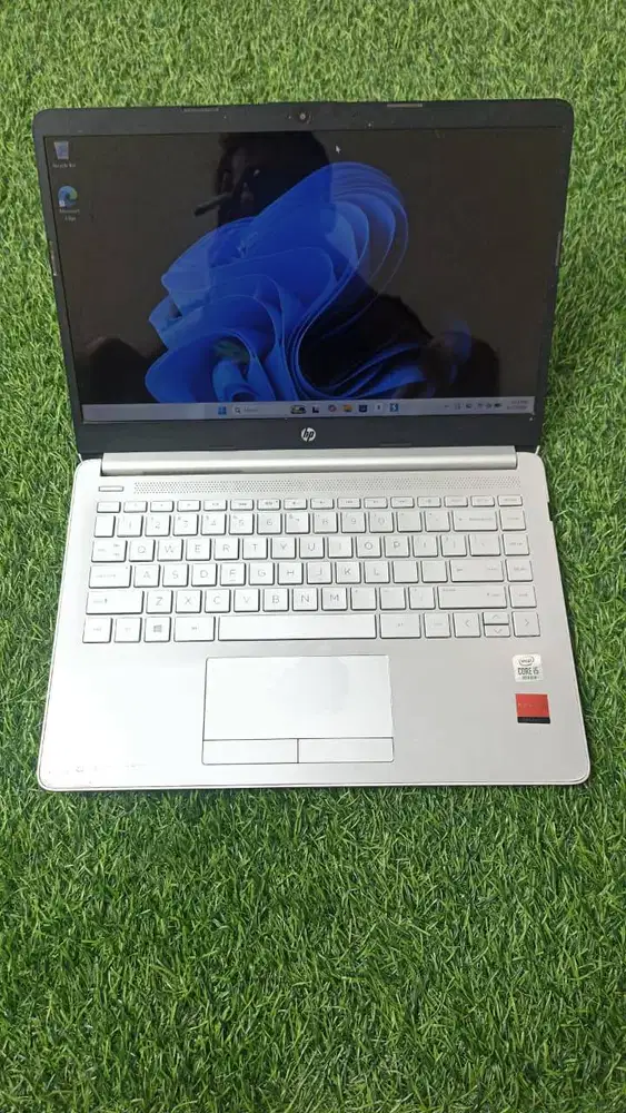 hp 14s  proc i5 gen 10  AMD RADEON 530 2 gb