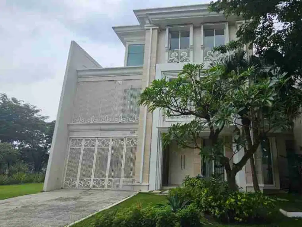 Dijual Rumah ada Lift di Pakuwon Indah Area Golf Surabaya
