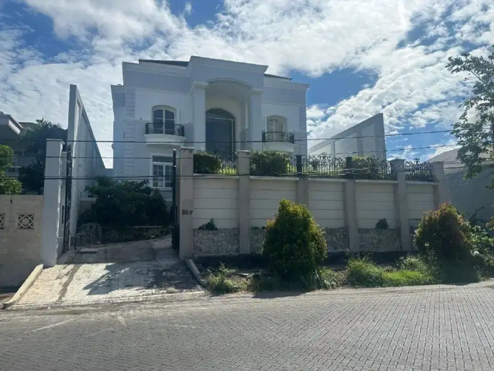 Rumah Mewah Modern Classic Bagus SHM di Raya Araya Tahap 1