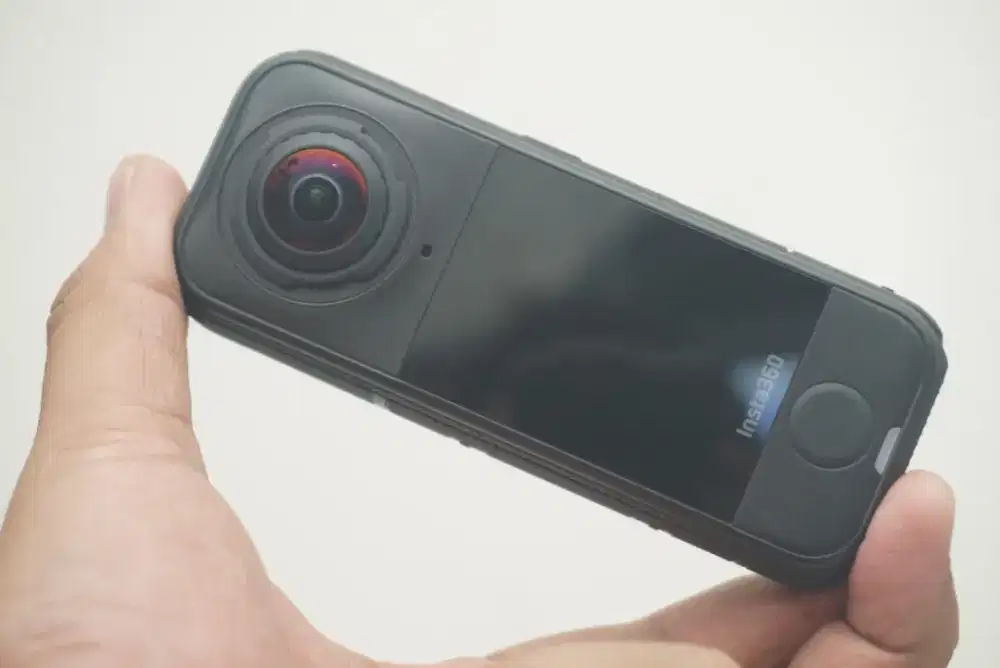 INSTA360 X4 AIR STARTER BUNDLE ACTION CAM